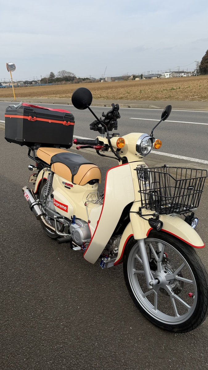 Ryosuke808_com's tweet photo. JA76スーパーカブ110Lite にオイルクーラー取付けましたー🥹
JA59もJA76も油温がかなり高くなり気味らしいので高温でのオイル劣化防止の為に取付けてみました😆
 #JA76
 #新基準原付
 #スーパーカブ110
 #スーパーカブ110Lite
 #JA59
 #ホンダスーパーカブ
 #スーパーカブ
 #ゆるキャン
 #原付カスタム https://t.co/jAhjcQiAa2