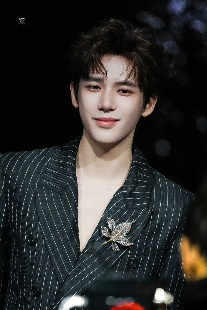 waythfanbase's tweet photo. [05.02.2026] Freaking handsome #WangAnyu 💙👾 Speechless ...🤭

#WeiboNightAward2025
#微博之夜
#Wanganyu
#王安宇
#หวังอันอวี่ https://t.co/Bq0S95usJT