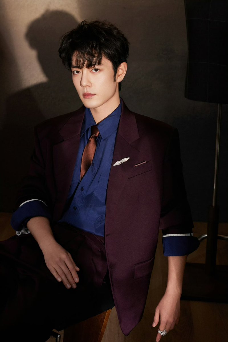 Fotos oficiales de Xiao Zhan Estudio para el Weibo Night 2025!

Xiao Zhan Estudio:

Corta la sombra y teje la elegante rima, toma el viento y tiñe el significado. En este momento, con Xiao Zhan vamos juntos! Nos vemos mas
tarde!