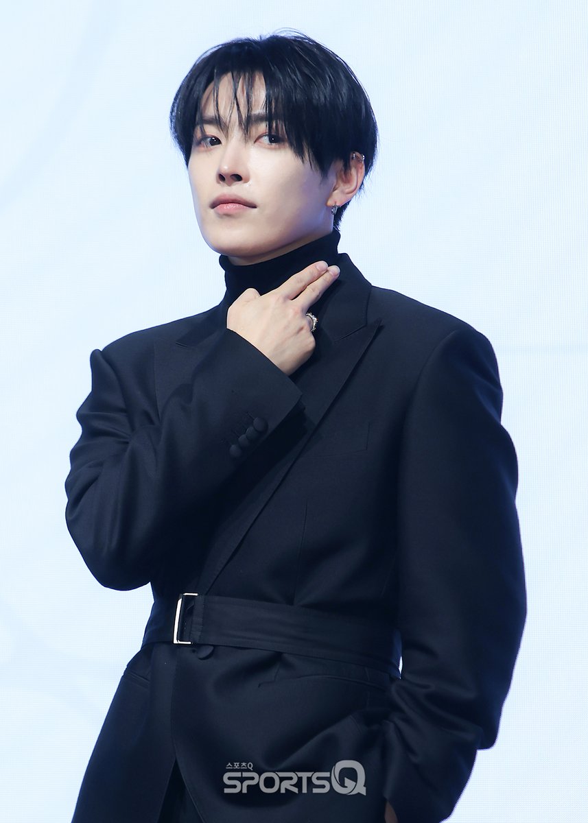 [#포토Q] 260205 ‘홍중’ GOLDENHOUR_Part4 기자간담회

📌sportsq.co.kr/news/articleVi…

#홍중 #HONGJOONG
#ATEEZ #에이티즈
#GOLDENHOUR #GOLDENHOUR_Part4 #Adrenaline