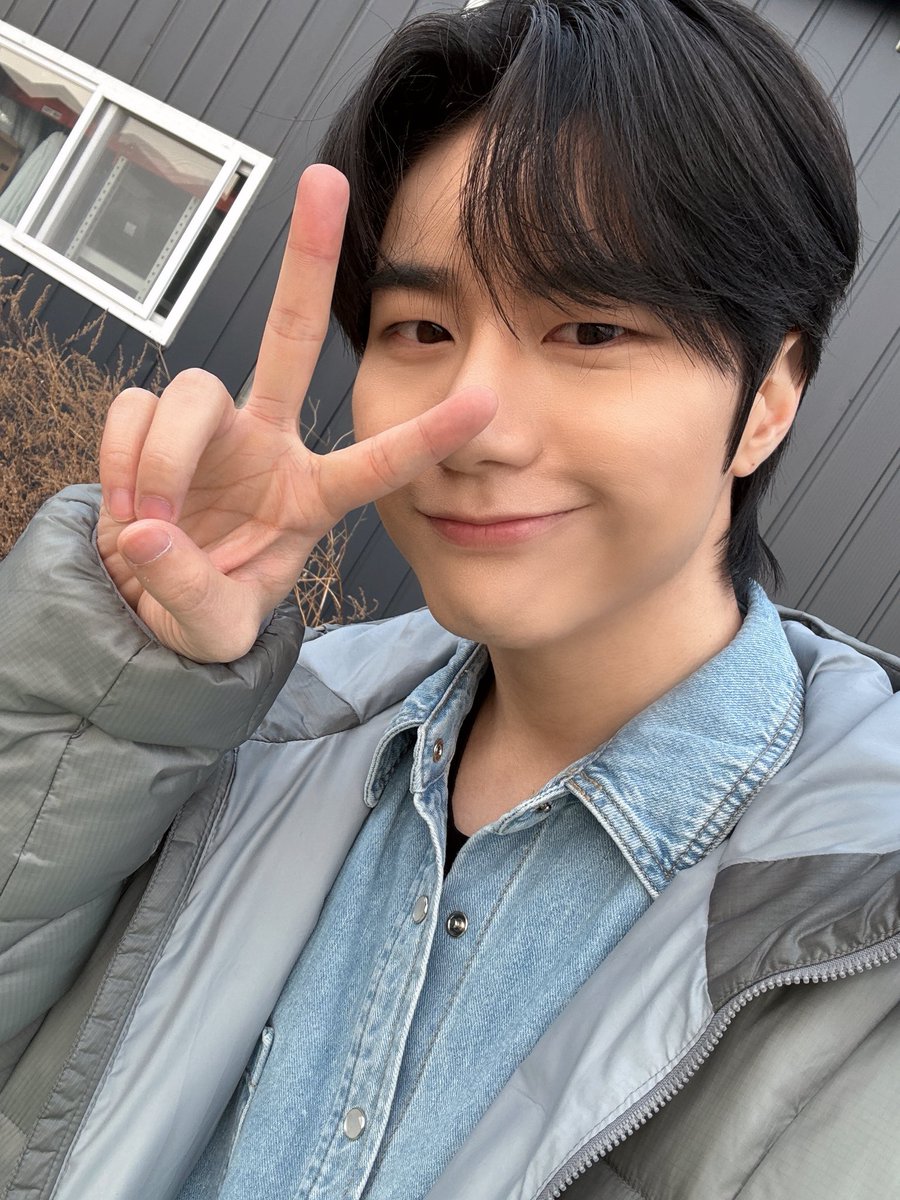 우리 식구들 생일 축하합니다~🩷
늘 응원해주고 사랑해줘서 정말 고마워요🥹또 언제나 부족함이 많지만 그럼에도 늘 함께해줘서 정말 고맙구!!오늘 하루 더더 행복하길 바라요~! 식구들! 사랑합니다🩷🩷