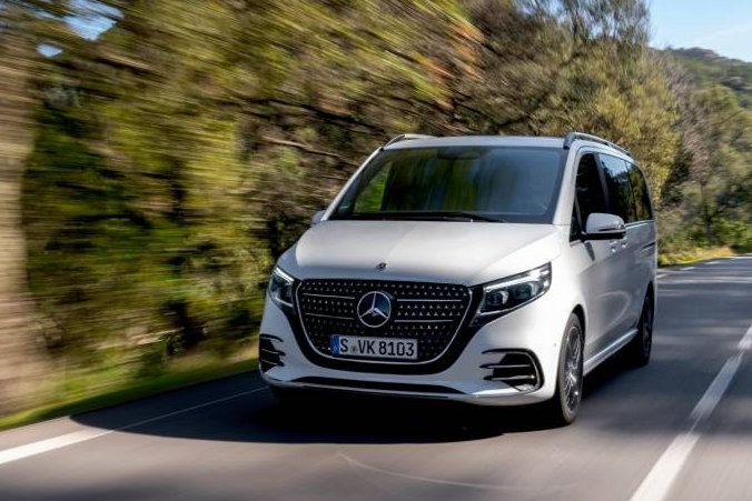 sidpatankar's tweet image. The rich like the idea of a swanky MPV over lux sedans these days. No surprise then, that @MercedesBenzInd is bringing back the V-Class. Launch in March.
SVP
#VClass #LuxuryVan #MPV