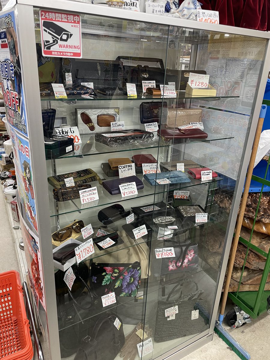 こんにちはー！！ショーケースの中を模様替えした #うーたんストア