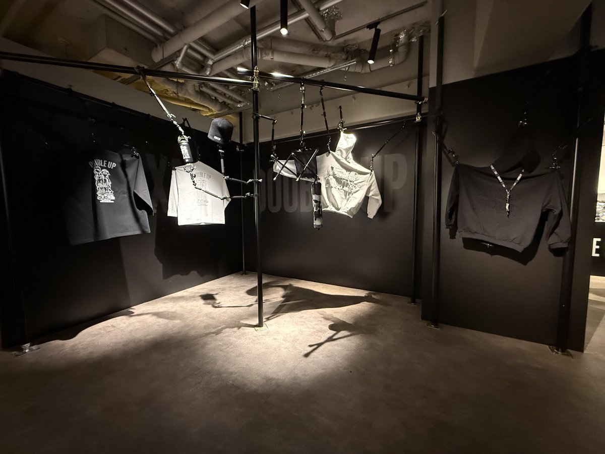 🍒SEVENTEEN S.COUPS × MINGYUのスペシャルユニット「CxM」 🐶
／
#SEVENTEEN から生まれたスペシャルユニット #CxM
初のライブツアー開催を記念したPOP-UPをレポート📝
＼

日本公演オリジナルカラーのアパレルアイテムや
CxM 1st Mini Album 「HYPE VIBES」に登場した