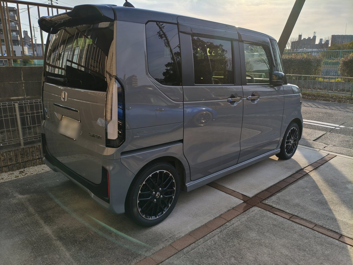 utjv1234's tweet photo. 嫁の車ですが

N-BOXカスタムコーディネートスタイル・ターボ納車されました🎉

カラーはグレーとブラックのツートン選択したけど正解でした👍
引き続きホンダ車2台😁
#jf5
#jf6
#nboxCustom https://t.co/AeJsKptQKO