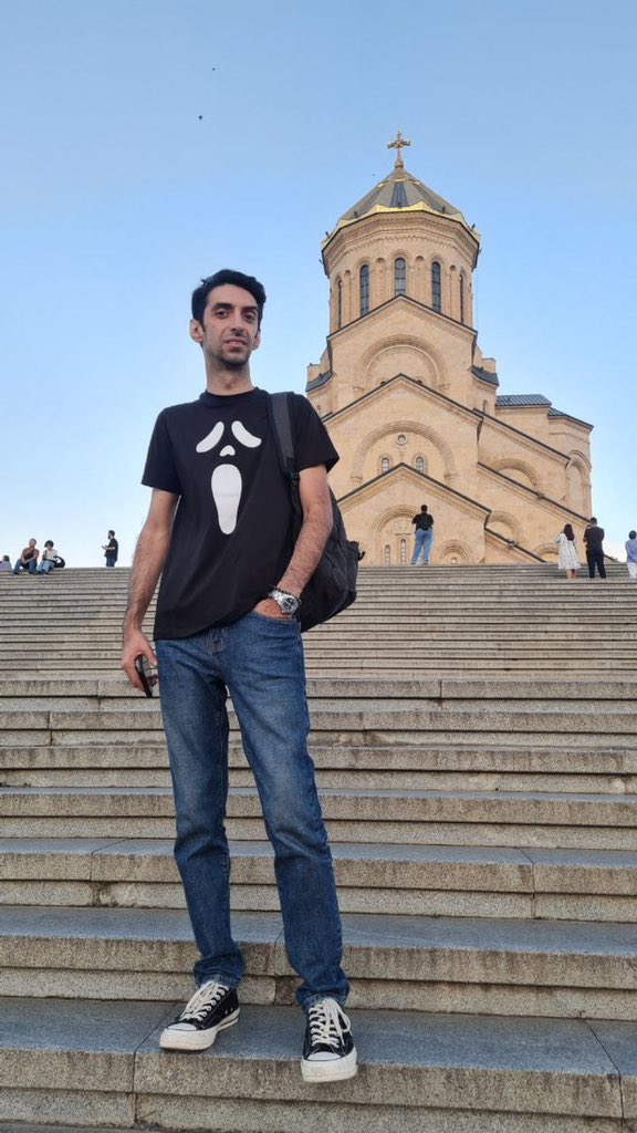 یازده روز از بازداشت غیرقانونی ایمان میگذره 
هنوز خبری ازش نیست.

#امیرحسین_صیرفی رو فراموش نکنیم.