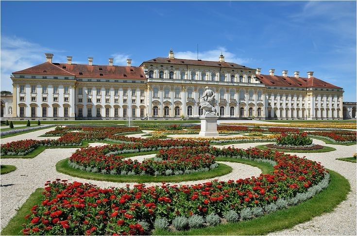 gietzschean's tweet photo. The surrounding gardens soften the intimidating aura of these palaces. https://t.co/ecWs6D9JVK
