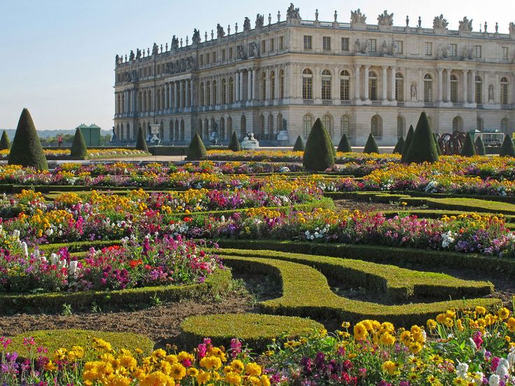 gietzschean's tweet photo. The surrounding gardens soften the intimidating aura of these palaces. https://t.co/ecWs6D9JVK