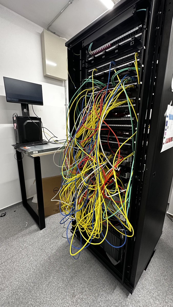 amorphys's tweet image. Current situation! 🤦⚡️🔋🔌
Before ....