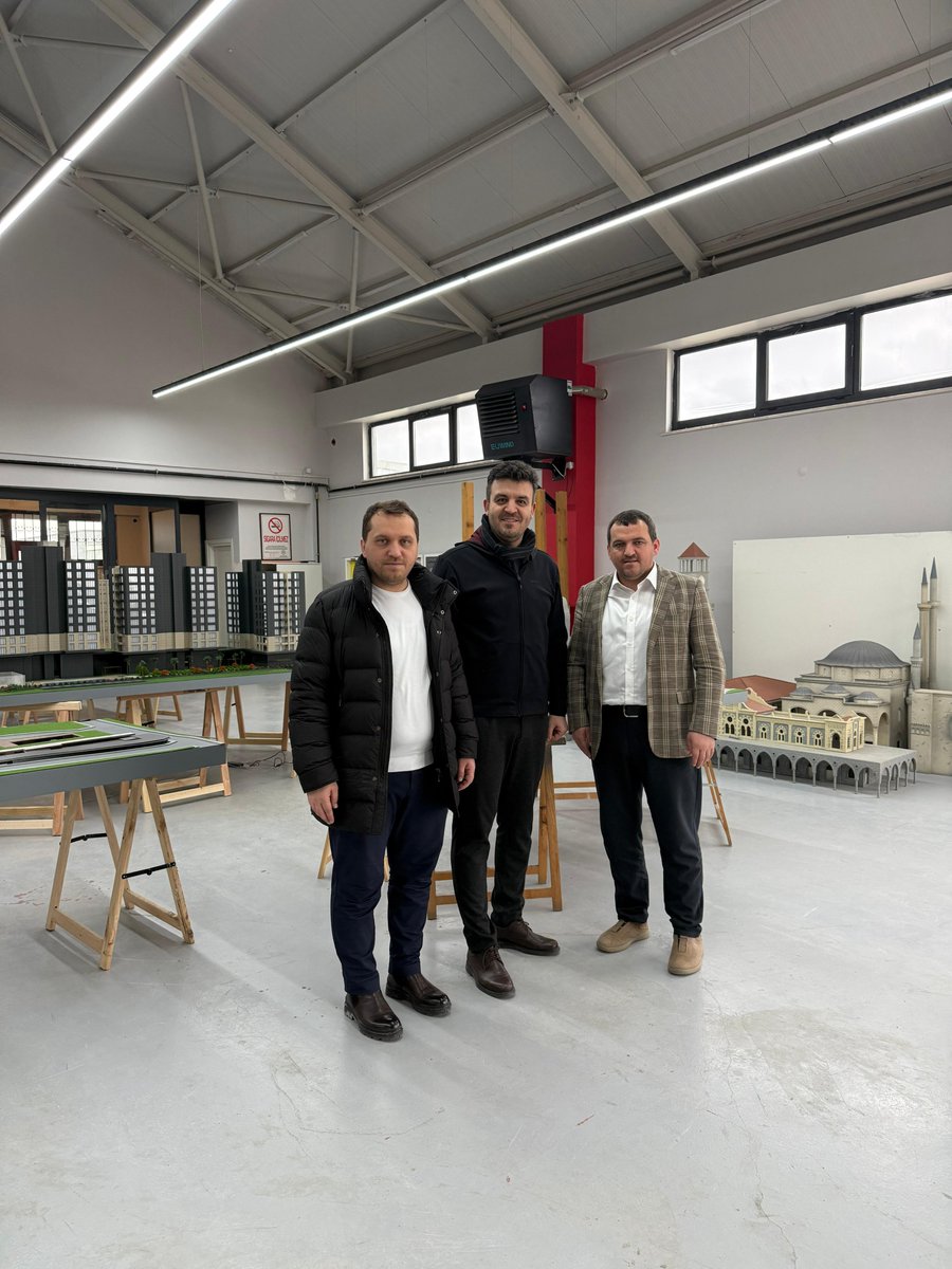 Adiloğlu Grup Yönetim Kurulu olarak, inşaat sektörümüzün güçlü çözüm ortaklarından 3D Maket’in kurucusu, alanında uzman dostumuz Nedim Yılmaz’ı yeni iş yerinde ziyaret ettik. Misafirperverliği için teşekkür ediyor, yeni yerinin kendisine hayırlı ve bereketli olmasını diliyorum.