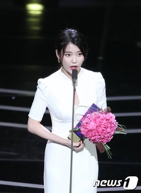 mrpy_formybbo's tweet photo. Their dramas that makes them win this award :

- Boah in #GoodbyeToGoodbye (Excellence Actress in a Serial Drama)
- IU in #MyMister (Top Excellence Actress in a Miniseries)
- Seungjo in #MoneyFlower (Excellence Actor in a Serial Drama) https://t.co/PdOPkHPvhO
