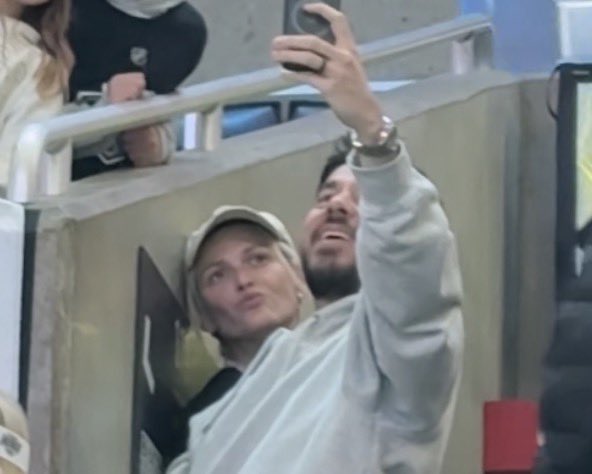 Mike and Em taking selfies for/with anyone that asked tonight. This is only one reason why <a href="/linkinpark/">LINKIN PARK</a> are the coolest, but we know that already…