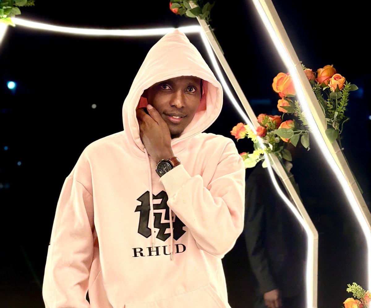 Ladies and gentlemen, i got balloons 🎈 today. 
Grateful for another year. 🙏 🥂