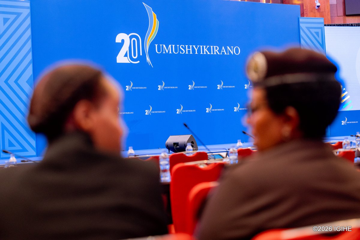 IGIHE's tweet photo. 🔴LIVE: Umushyikirano wagarutse:

Inama y’Igihugu y’Umushyikirano yongeye kuba ku nshuro yayo ya 20, nyuma y’uko iheruka yari yabaye mu 2024 igafatirwamo imyanzuro irimo ijyanye no kuzamura umusaruro ukomoka ku buhinzi, kubaka udukiriro mu gihugu no korohereza Abanyarwanda baba hanze y’igihugu kugira uruhare mu iterambere ry’igihugu biri mu byagezweho neza.

https://t.co/WkgMlKXlPx