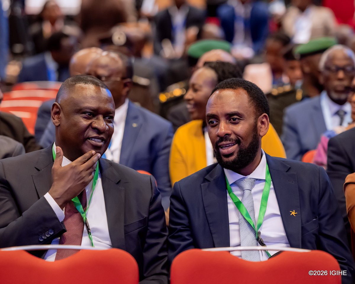 IGIHE's tweet photo. 🔴LIVE: Umushyikirano wagarutse:

Inama y’Igihugu y’Umushyikirano yongeye kuba ku nshuro yayo ya 20, nyuma y’uko iheruka yari yabaye mu 2024 igafatirwamo imyanzuro irimo ijyanye no kuzamura umusaruro ukomoka ku buhinzi, kubaka udukiriro mu gihugu no korohereza Abanyarwanda baba hanze y’igihugu kugira uruhare mu iterambere ry’igihugu biri mu byagezweho neza.

https://t.co/WkgMlKXlPx