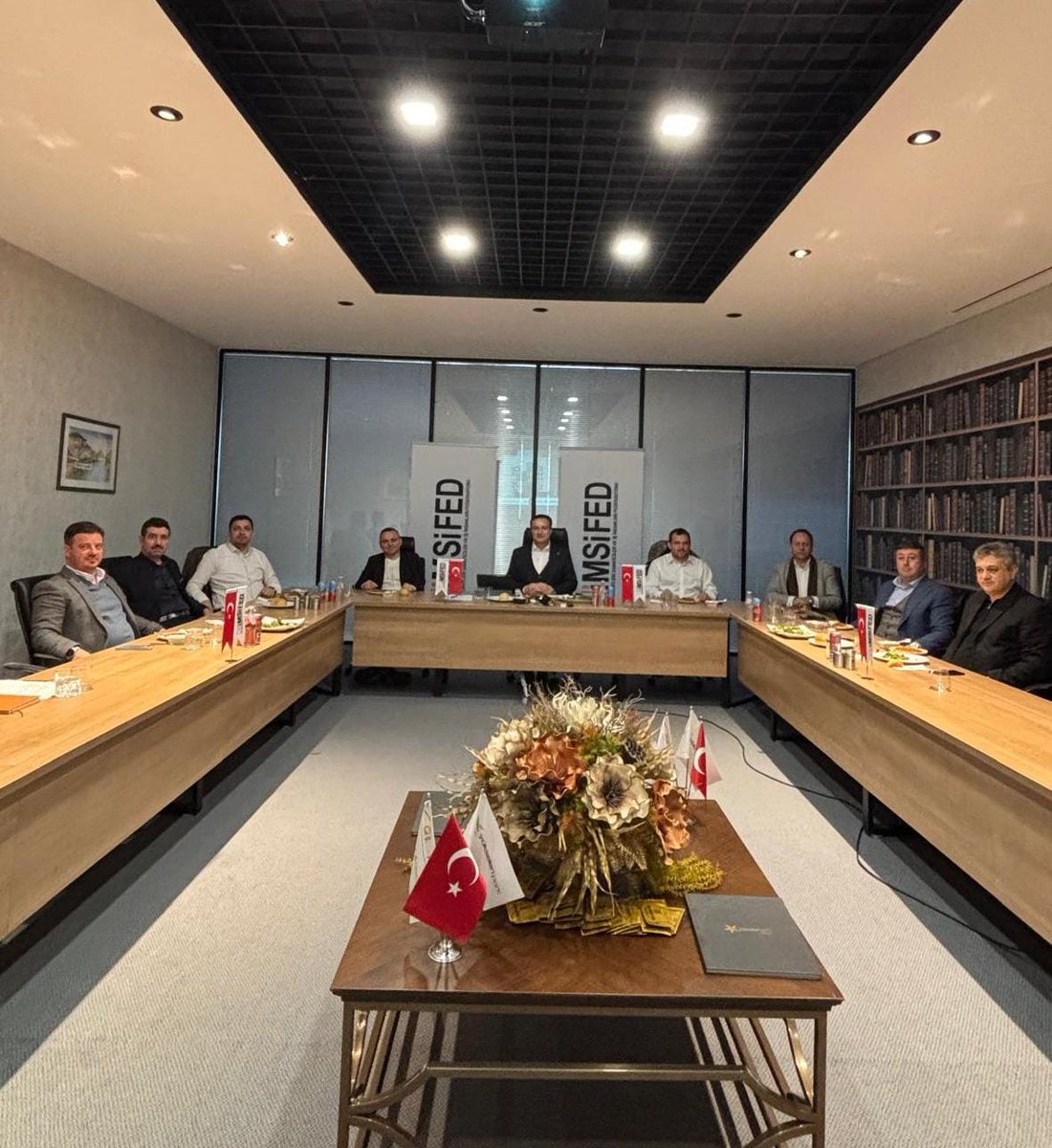 Çatı kuruluşumuz İMSİFED Yönetim Kurulu toplantısında, Yönetim Kurulu Başkanımız Muhammet Adiloğlu ile yerimizi aldık.
​Ortak akılla hareket ederek, hem şehrimiz hem de ülkemiz için değer üretmeye ve iş birliği içinde daha güçlü projelere imza atmaya kararlılıkla devam edeceğiz.
