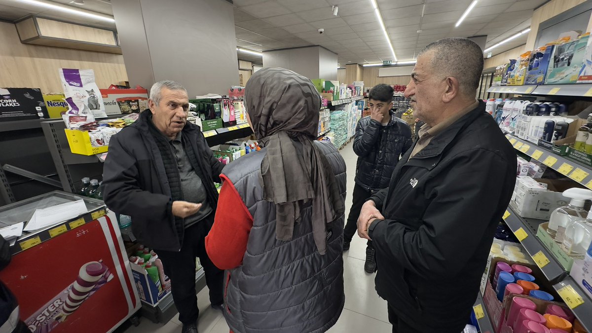 Zabıta Müdürlüğü ekiplerimiz, ağır taşıtlarla ilgili alınan kararı esnafla paylaştı.

Cengiz Topel Caddesi ve bağlı ara sokaklarında ağır taşıtlarla ilgili yeni düzenleme kapsamında ilgili noktalara “Ağır Taşıt Giremez” levhaları asılarak uygulama resmen başlatılırken,