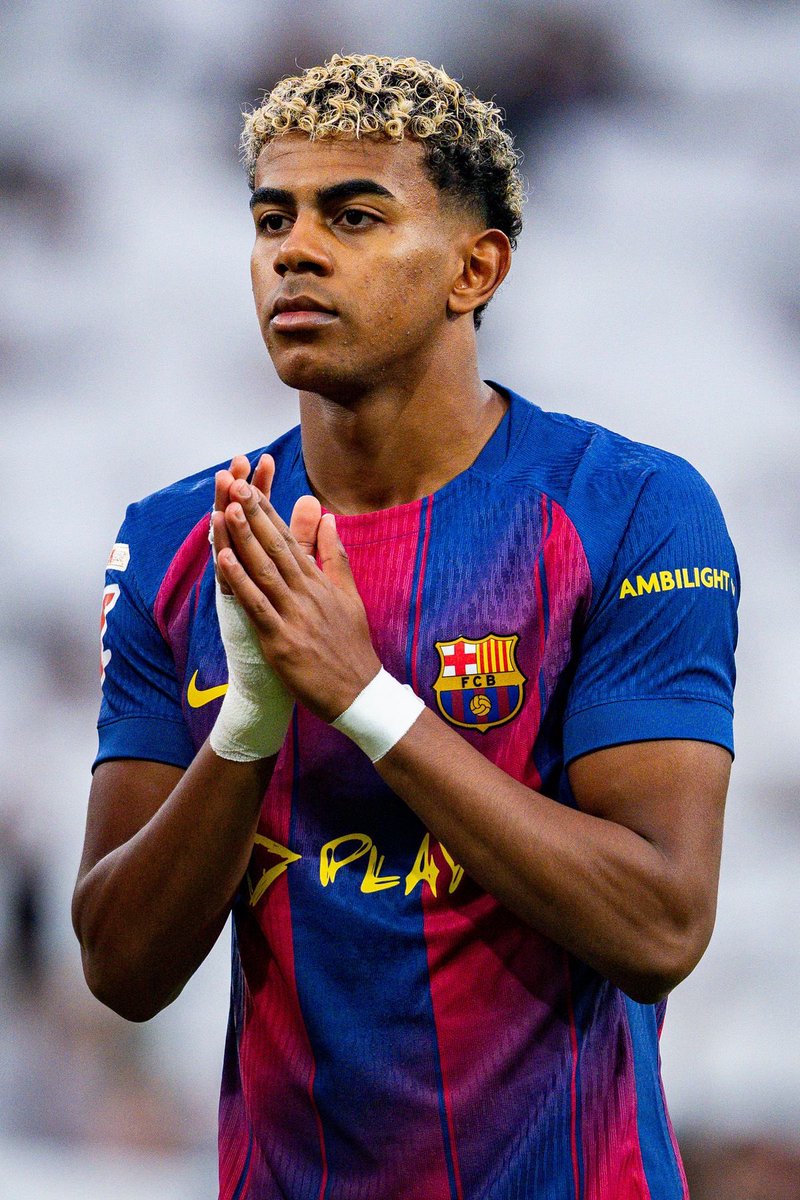 Off__thebench's tweet photo. ๐จ๐ฃ๏ธ ๐ก๐๐ช | Lamine Yamal
โMy playing style does not rely on goals.
It causes controversy, I can play well and people will say I didnโt if I donโt score.
Then if I score, they can say I scored, but I didnโt play well.โ
#LamineYamal #FCBarcelona #LaMasia #PlayerMentality https://t.co/uQYfPjMY14