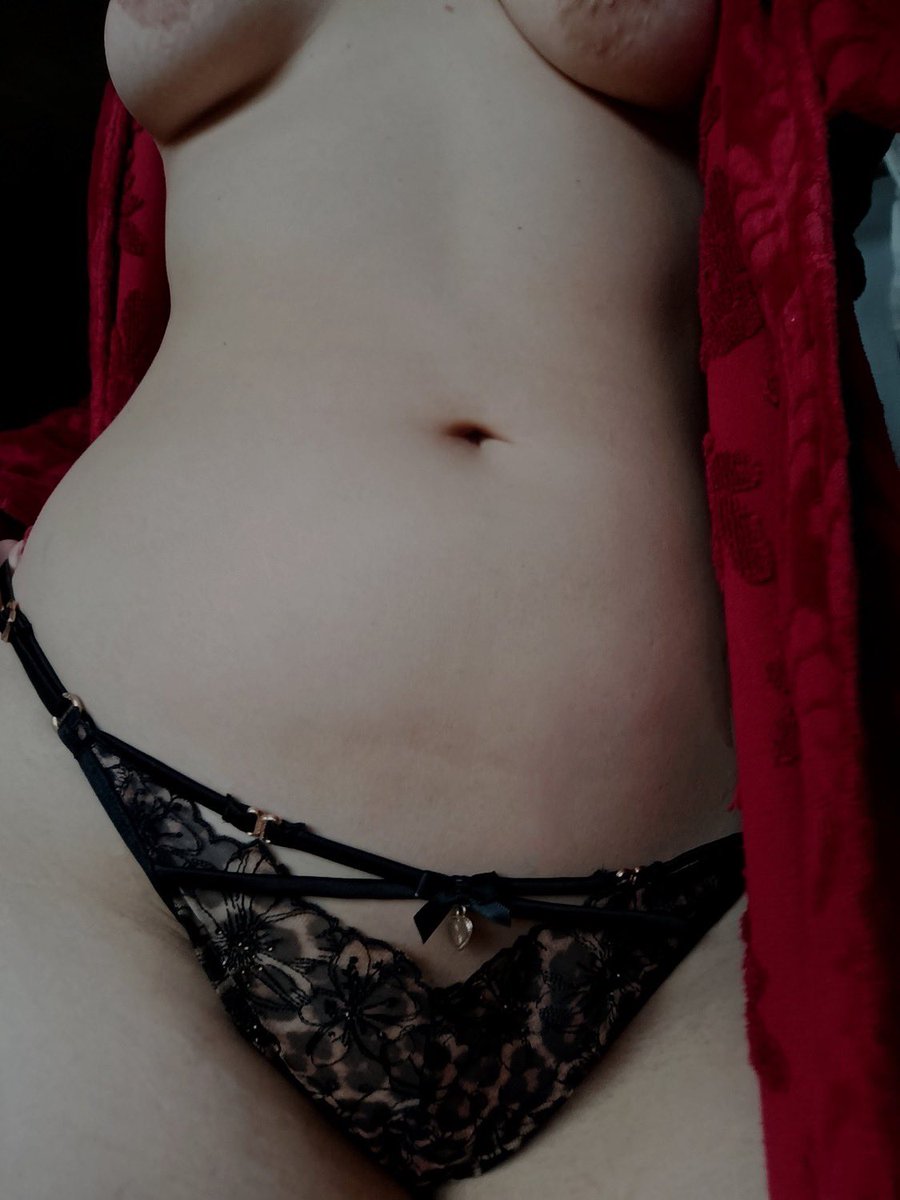 I think I fell in love with her <a href="/0little_lady/">S🤍</a> 😳
If you like, Go follow her 🫶

Follow me to see more girls and contents !
🔄 Repost &amp; like for more 🫶