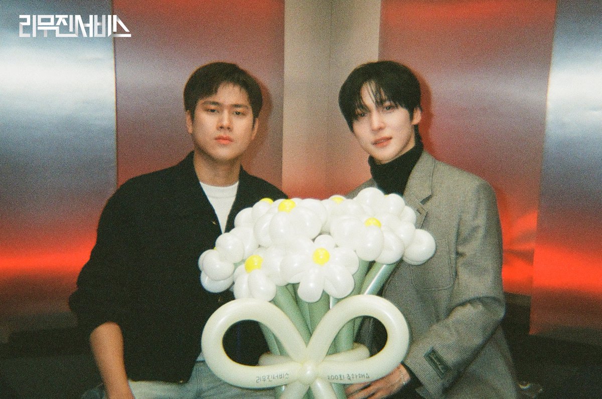 리무진서비스 200회 비하인드 필름 도착💌
200배 더 신나고 즐거웠던
윤호 X 무진의 드라이브🖤
다음번엔 서로 커플 잠옷 입고
듀엣 한번 가보자구우👯‍♂️🎶🔥

<a href="/ATEEZofficial/">ATEEZ(에이티즈)</a>
<a href="/BPM_LMJ/">이무진 (LEE MU JIN)</a> 

#윤호 #YUNHO #에이티즈 #ATEEZ
#이무진 #LEEMUJIN #리무진서비스 #LMJSV