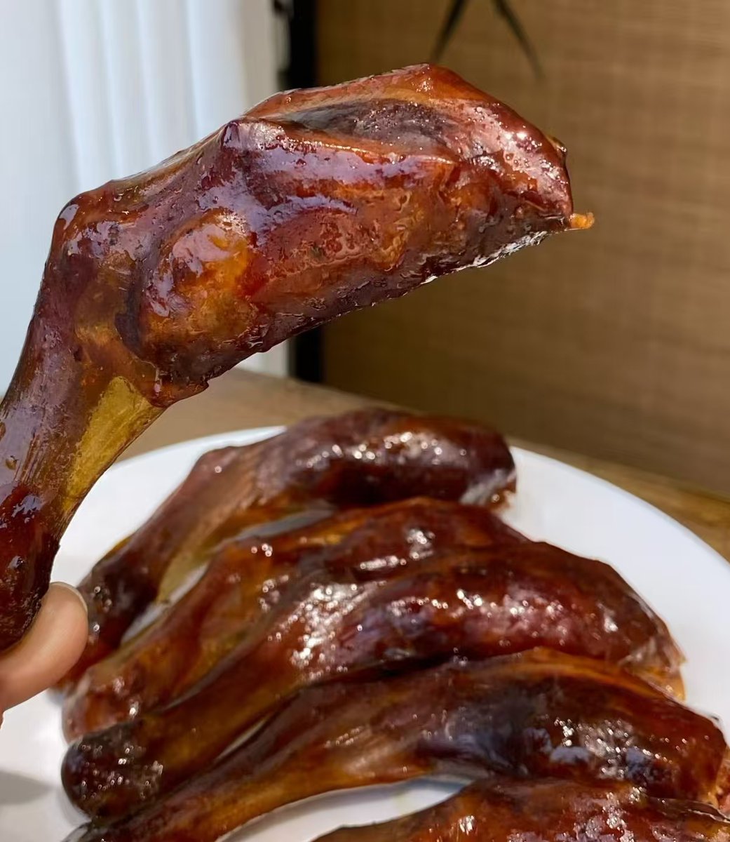Davidkoli9's tweet photo. Wait, what? Are you talking about duck feet stuffed inside a sausage, or sausage made entirely in the shape of a duck foot? My God!
#SausageClawHybrid #FoodWonders #CarnivoreDreams #ChineseFoodMagic
#Foodislove #sausage #hotdog
#AmazingFoodCombos
#UnlockNewFlavors
#ChineseFusion https://t.co/yJkz3ShlRE