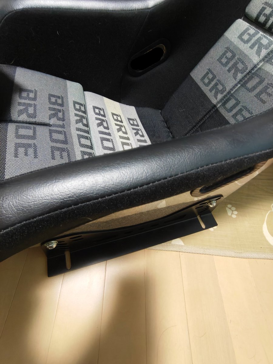 売ります
BRIDE ZETA ⅳ

2024年5月に新品購入
1年半使用(助手席に付けてた方なので、実際人が乗ったのは50回以下

9.5万　手渡し希望　知り合い割有