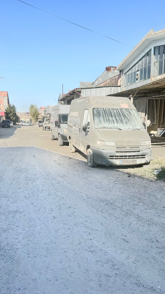 Keşke şu Sivrihisar  belediye başkanımızın sokağına koyulan boş valiz Baksan’a  koyulsaydı 

Baksan ‘ın hali Belki belediye başkanlarımızın vekillerimizin dikkatini çekerdi ❗️