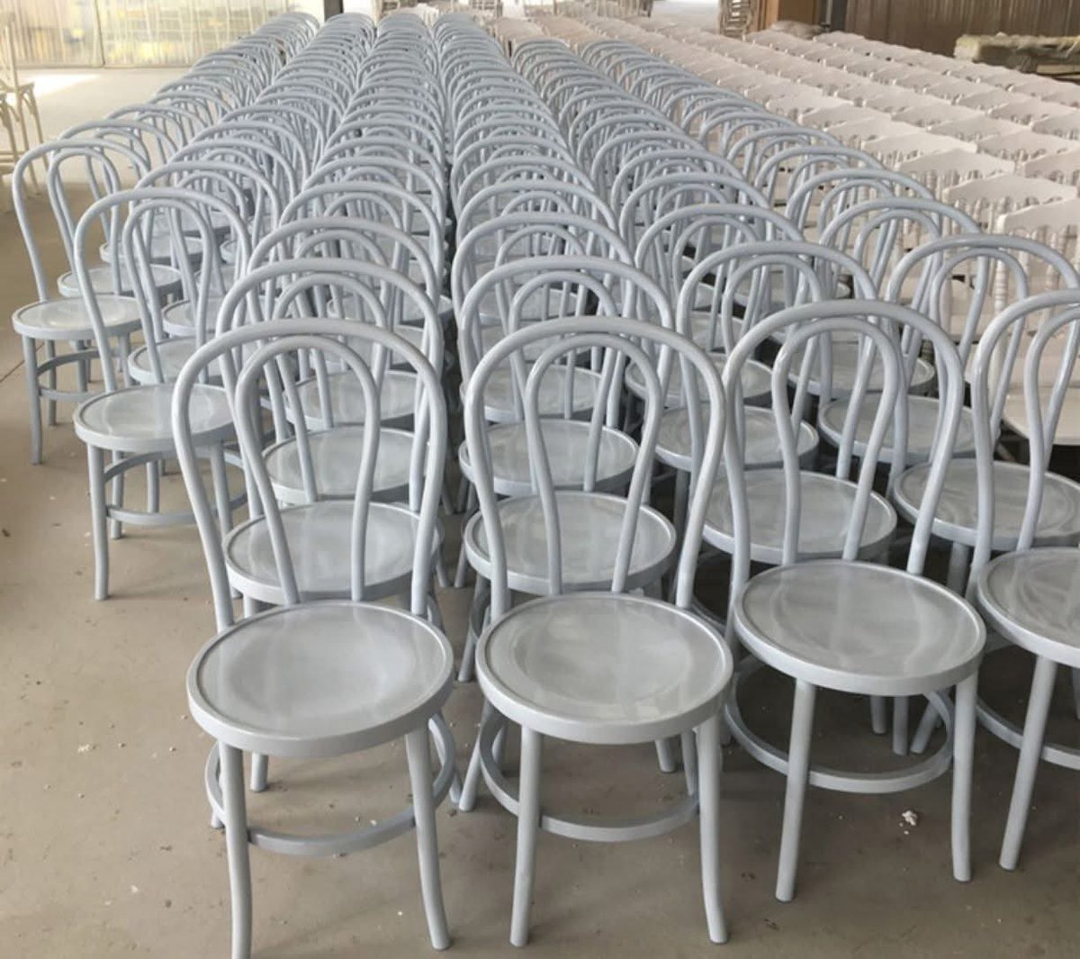 ✨🪑 SILLA THONET DE RESINA 🪑✨

🔥 OFERTA IMPERDIBLE 🔥
Ideal para eventos, banquetes y renta ✔️
Elegante, resistente y fácil de limpiar 💪✨

📲 Pregunta aquí
¡Aprovecha y súmala a tu inventario! 💼🎉

#SillaThonet #MobiliarioParaEventos #OfertaEspecial #AntonioSánchezMobiliar