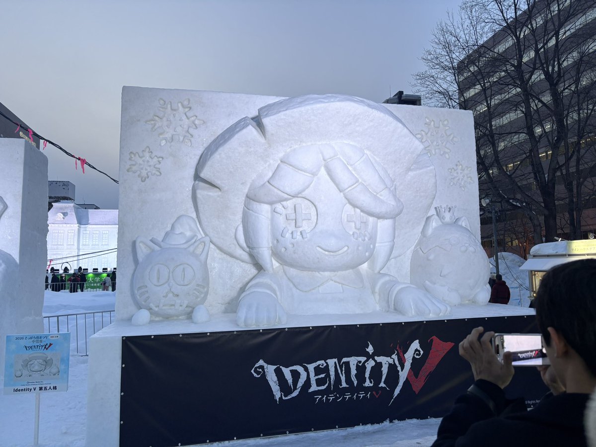 light moon tweet media