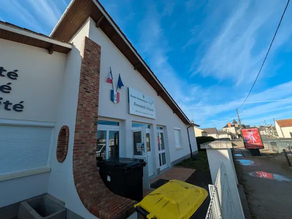 "On arrive vraiment au bout du bout" : intimidations verbales de parents envers des animatrices, cantine fermée à l'école de Traînou #Loiret
➡️larep.fr/trainou-45470/…