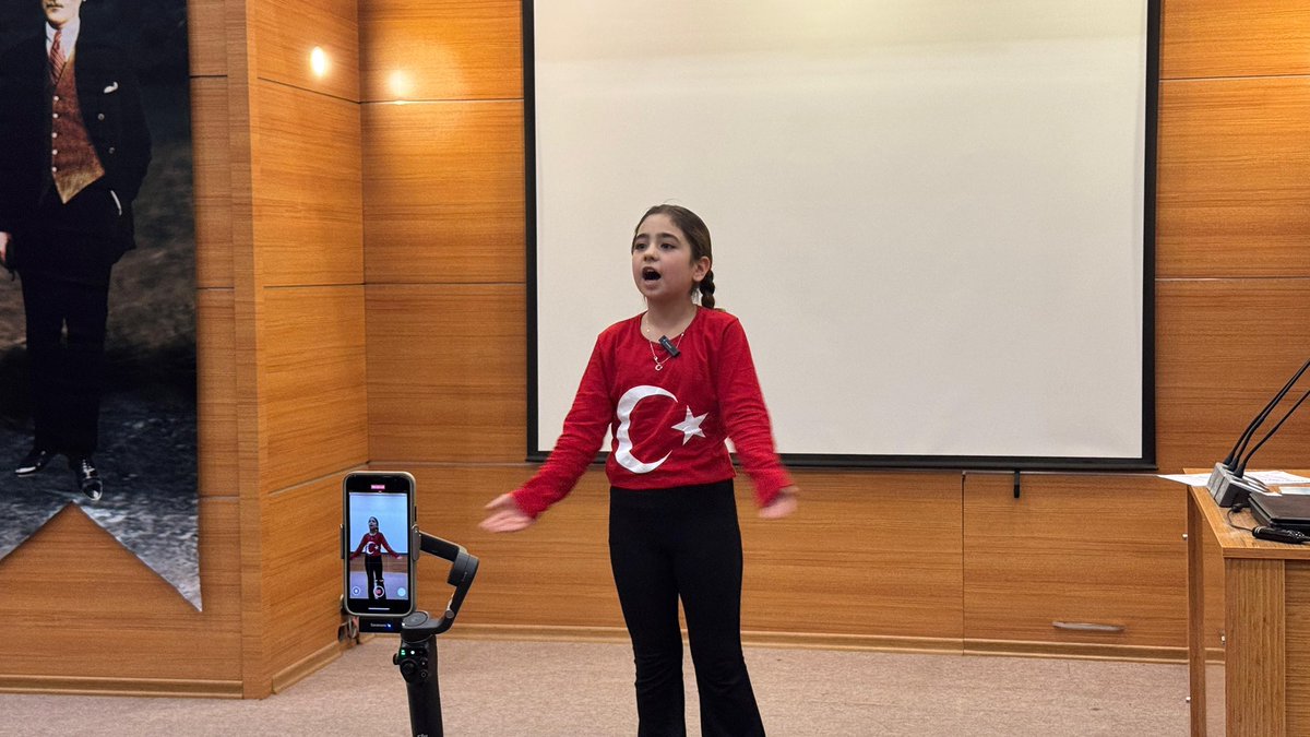 kayserimem's tweet photo. 🇹🇷 “Korkma! Gençliğin Ruhu Burada!” 🇹🇷

İstiklâl Marşı’nın Kabulü ve Mehmet Akif Ersoy’u Anma Günü kapsamında, Bakanlığımız Temel Eğitim Genel Müdürlüğü tarafından düzenlenen yarışmalarda İstiklâl Marşı’nı Güzel Okuma Dalında il birincisi olan öğrencimiz yapılan seçmeler sonucunda belirlenmiştir.

Millî ve manevi değerlerimizi yüreğinde hissederek sergilediği başarılı performansla büyük takdir toplayan öğrencimizi ve ailesini tebrik ediyor; millî şairimiz Mehmet Akif Ersoy’u rahmet, minnet ve saygıyla anıyoruz.

@tcmeb @Yusuf__Tekin @kayserivaliligi @gokmen_cicek_ @CoskunESEN57
