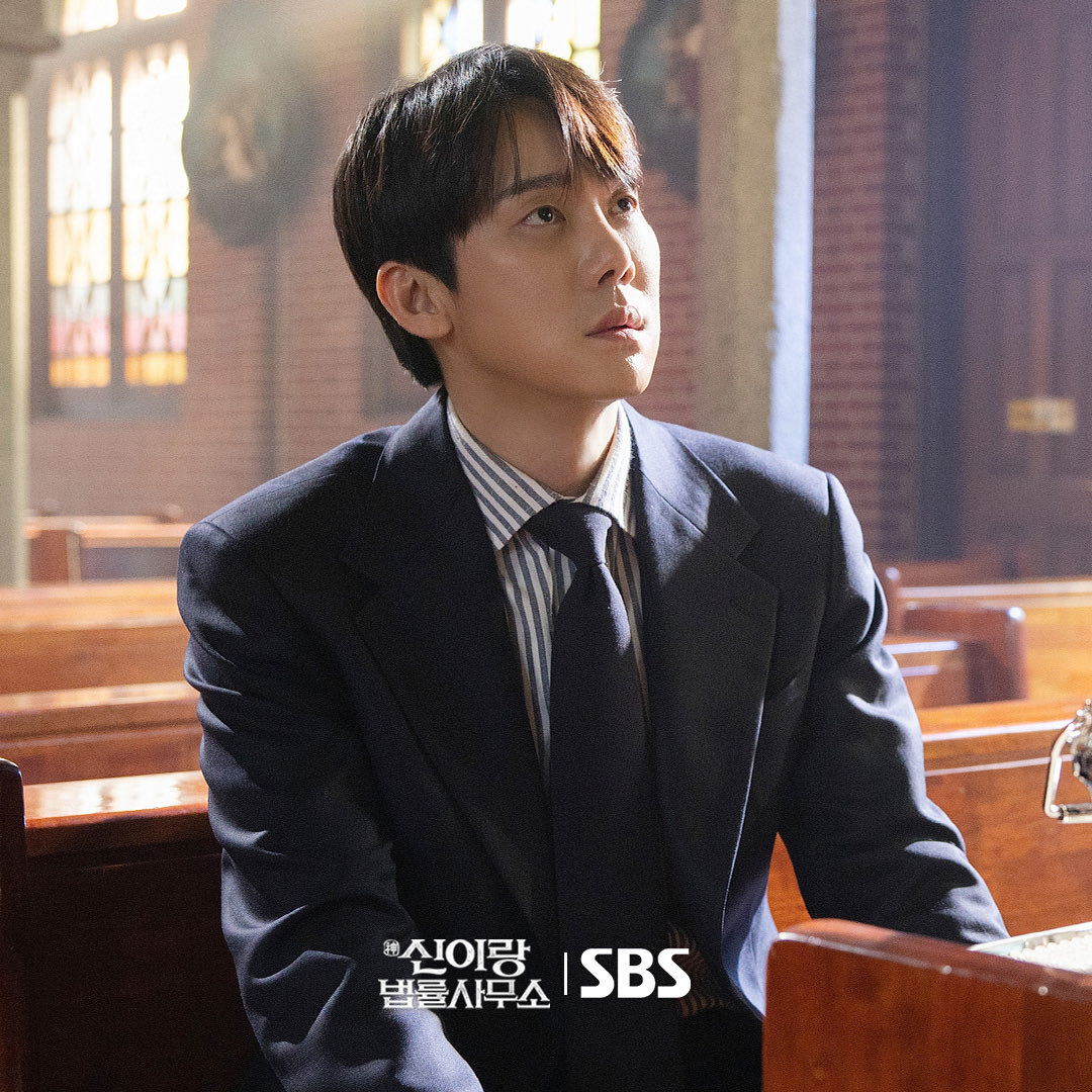 Phantom Lawyer: Yoo Yeon Seok Transforms into Ghost-Seeing Attorney in First Stills Phantom Lawyer: Yoo Yeon Seok Transforms into Ghost-Seeing Attorney in First Stills