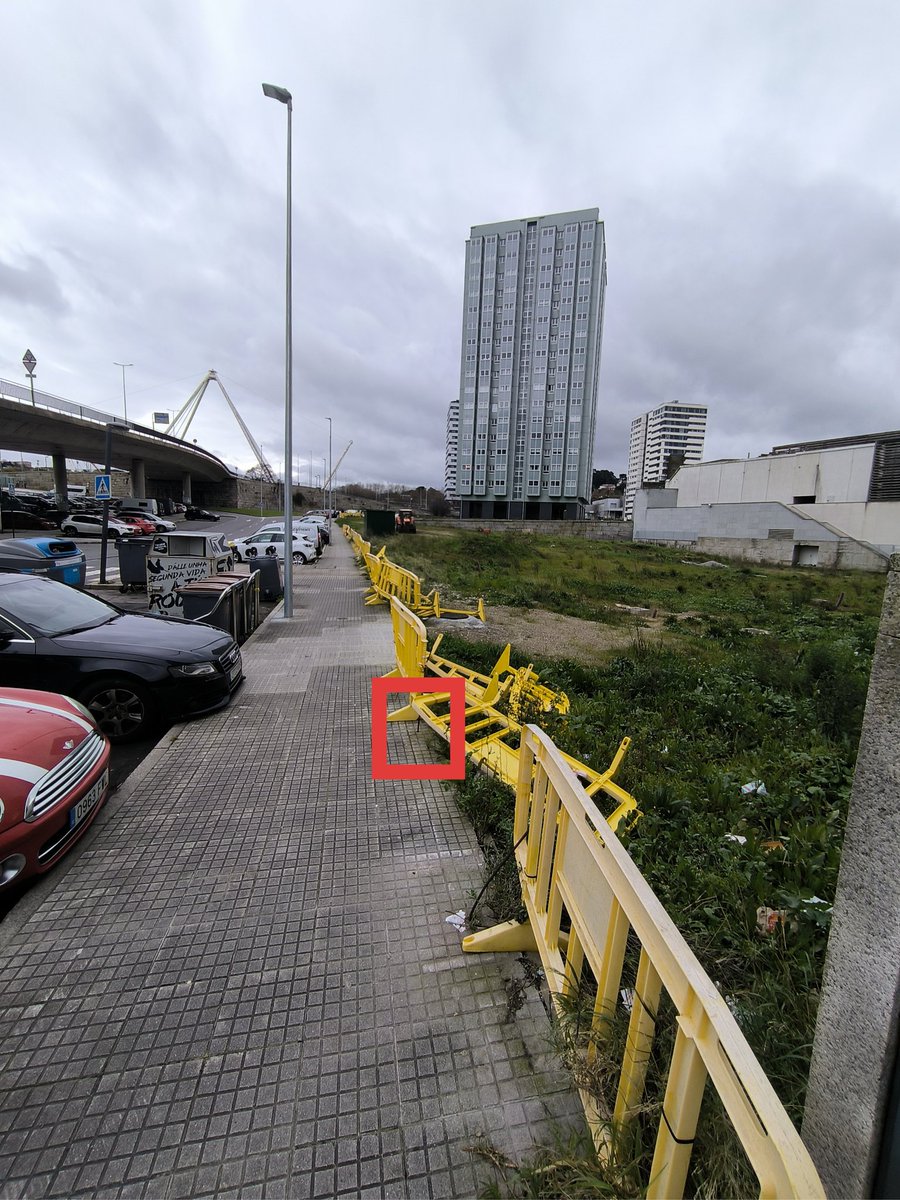 sector7_coruna's tweet image. ⚠️Se ha solicitado la retirada de los perfiles de metal usados en su día xa sujetar las vallas protección/separación.
👉🏼Durante todo este tiempo ni supervisión del estado de vallas ni precaución x el peatón.
🫣Vamos librando q no tropiece nadie con mala puntería.
#coruña #someso