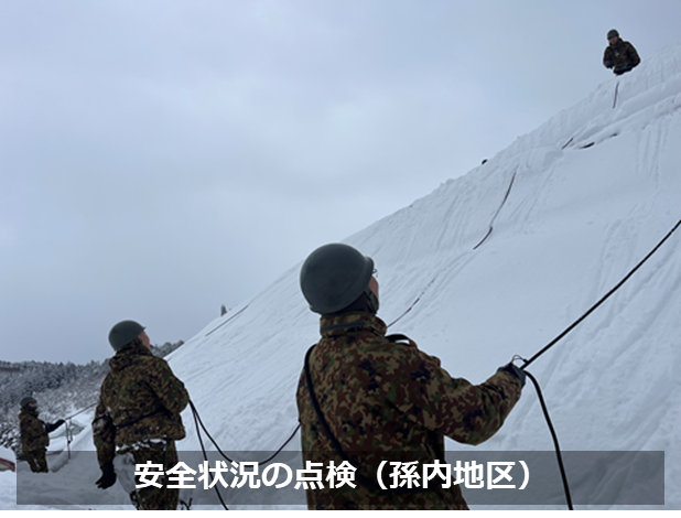 ModJapan_saigai's tweet photo. #自衛隊 は2日より、青森市内の一人暮らし高齢者世帯等を対象に、屋根の除排雪に係る #災害派遣 活動を実施しています。
青森県では 約80年ぶりとなる平年の2.5倍以上の積雪が観測され、雪の重みによる家屋倒壊や落雪は、地域住民の方々の生命に直結する危機的な状況となっています。
活動にあたっている陸上自衛隊第5普通科連隊(青森)の隊員たちは、高所での危険を伴う作業において、平素の訓練などを通じた高いチームワークを活かし、安全管理を徹底しながら一軒一軒の屋根に向き合い、プロフェッショナルな活動を続けています。
引き続き、地域の安全確保に全力で取り組んでまいります。