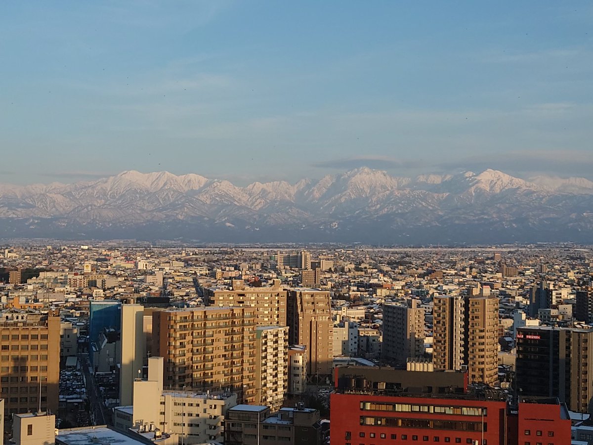 bm1hrlEsZR8o0lt's tweet photo. 富山市役所展望塔に来たら、感動するぐらいキレイな立山連峰が見れました🥹
#富山市
#立山連峰
#AMAZINGTOYAMA https://t.co/3HRERKN60G
