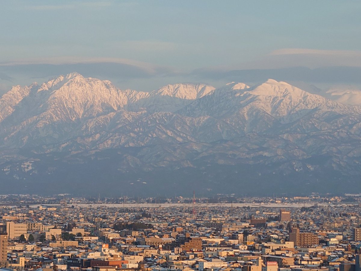 bm1hrlEsZR8o0lt's tweet photo. 富山市役所展望塔に来たら、感動するぐらいキレイな立山連峰が見れました🥹
#富山市
#立山連峰
#AMAZINGTOYAMA https://t.co/3HRERKN60G