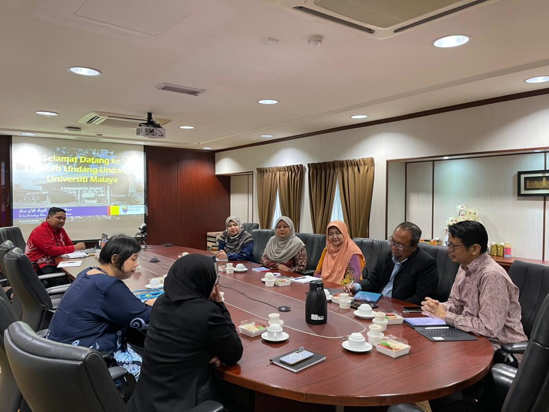 theumlaw's tweet photo. Lawatan Penanda Aras Program Sarjana Muda Undang-Undang dari Fakulti Undang-Undang, UiTM. Lawatan ini diadakan bagi melihat pelaksanaan program Sarjana Muda Undang-Undang dan Sarjana Muda Jurisprudens yang ditawarkan di Fakulti Undang-Undang, Universiti Malaya. https://t.co/ofumhYhFQA