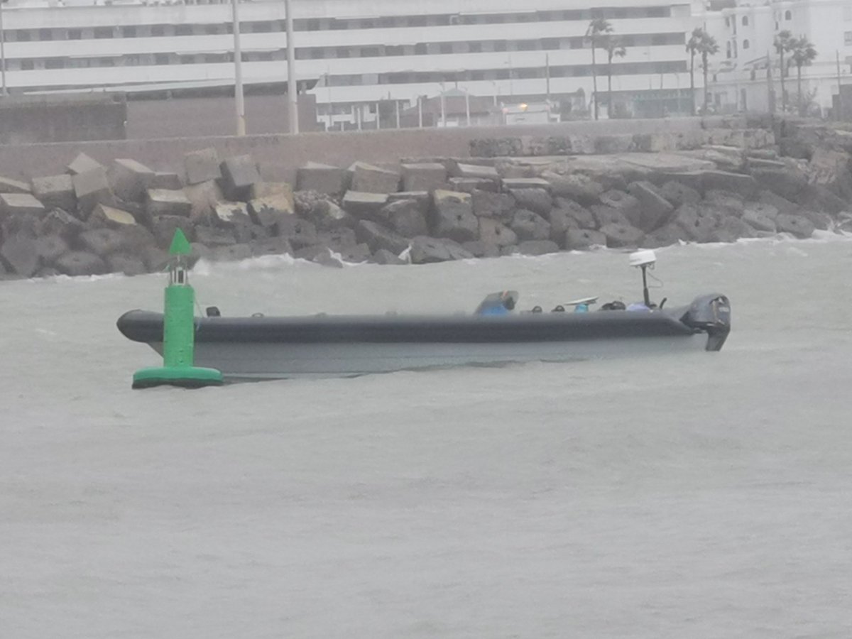 Al mal tiempo......
Resguardo en Puerto!
Y, cómo no, en el Puerto de Barbate.
A 4 días del segundo aniversario del asesinato de nuestros compañeros <a href="/guardiacivil/">Guardia Civil</a> Miguel Ángel y David, todo sigue igual.
Decisiones erróneas sin penitencia
<a href="/_IGC_/">IGC NACIONAL</a>
<a href="/interiorgob/">Ministerio del Interior</a>
#ProfesionDeRiesgoYa