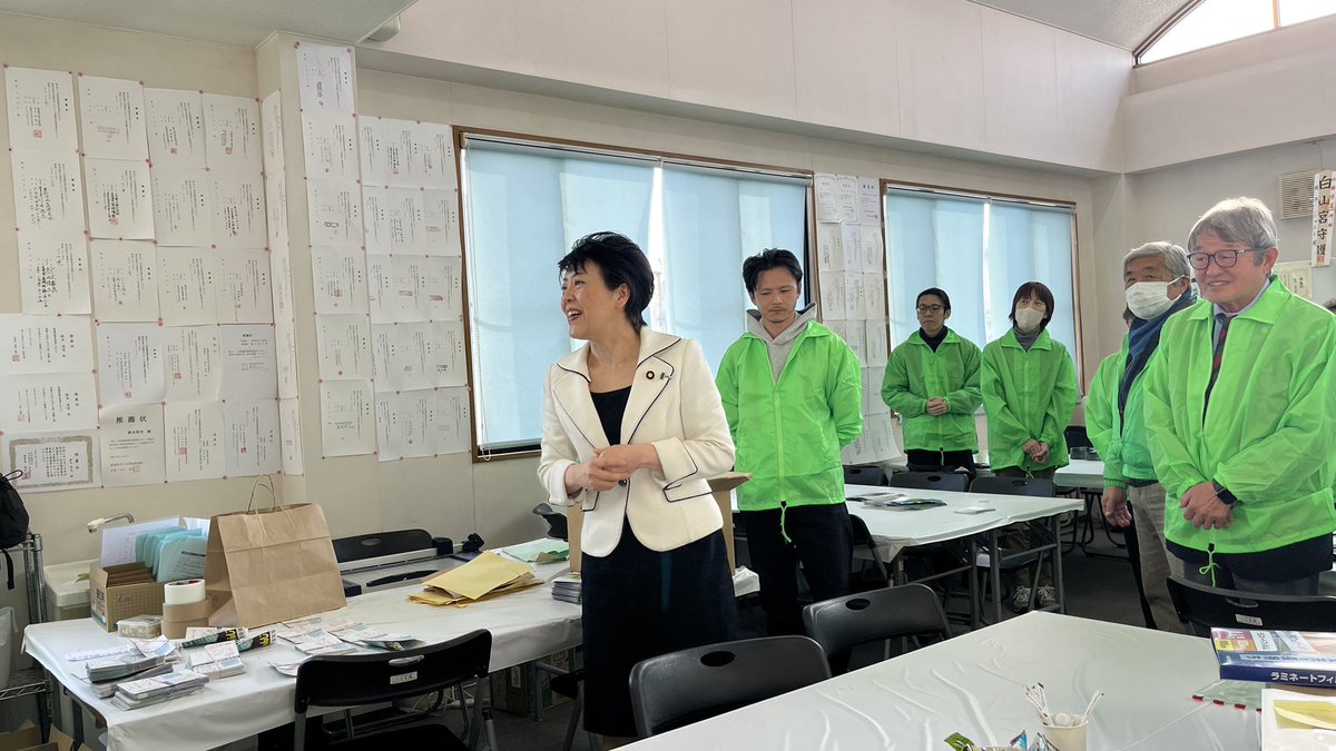 HirohitoKondo's tweet image. 自民党総務会長の有村治子参議院議員が鈴木じゅんじ候補の街頭演説会の応援弁士としてお越しになり、現場へ向かう前に選挙事務所へ立ち寄られ、高市総理の目指す「日本列島を、強く豊かに。」について分かりやすく話されました。