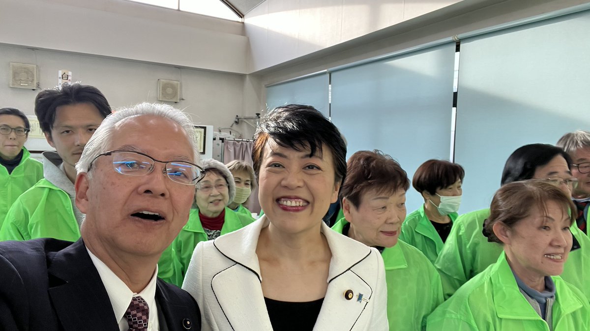 HirohitoKondo's tweet image. 自民党総務会長の有村治子参議院議員が鈴木じゅんじ候補の街頭演説会の応援弁士としてお越しになり、現場へ向かう前に選挙事務所へ立ち寄られ、高市総理の目指す「日本列島を、強く豊かに。」について分かりやすく話されました。