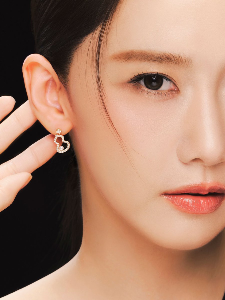 [PHOTOS]

YOONA new campaign for Qeelin!

#LimYoonA #YOONA #윤아 #임윤아