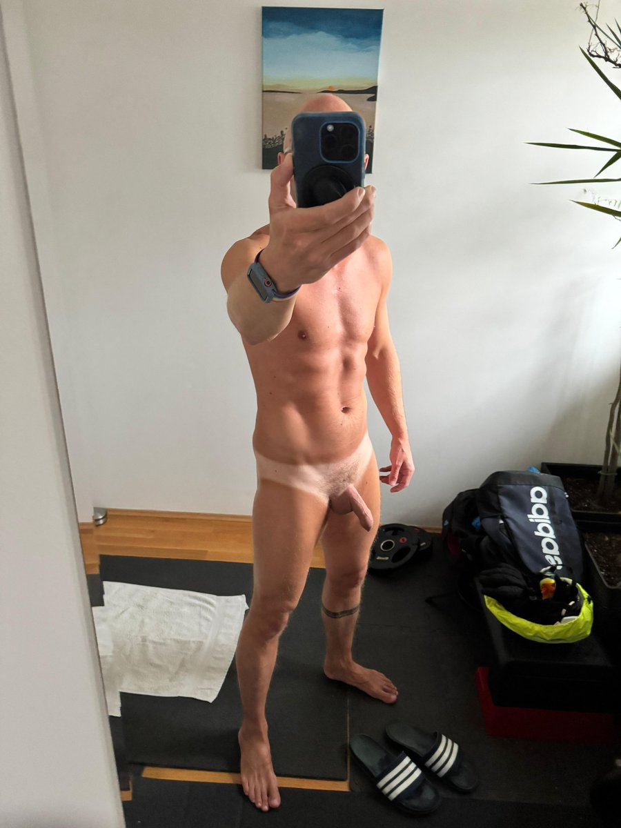 SneaksFFeet1975 tweet media