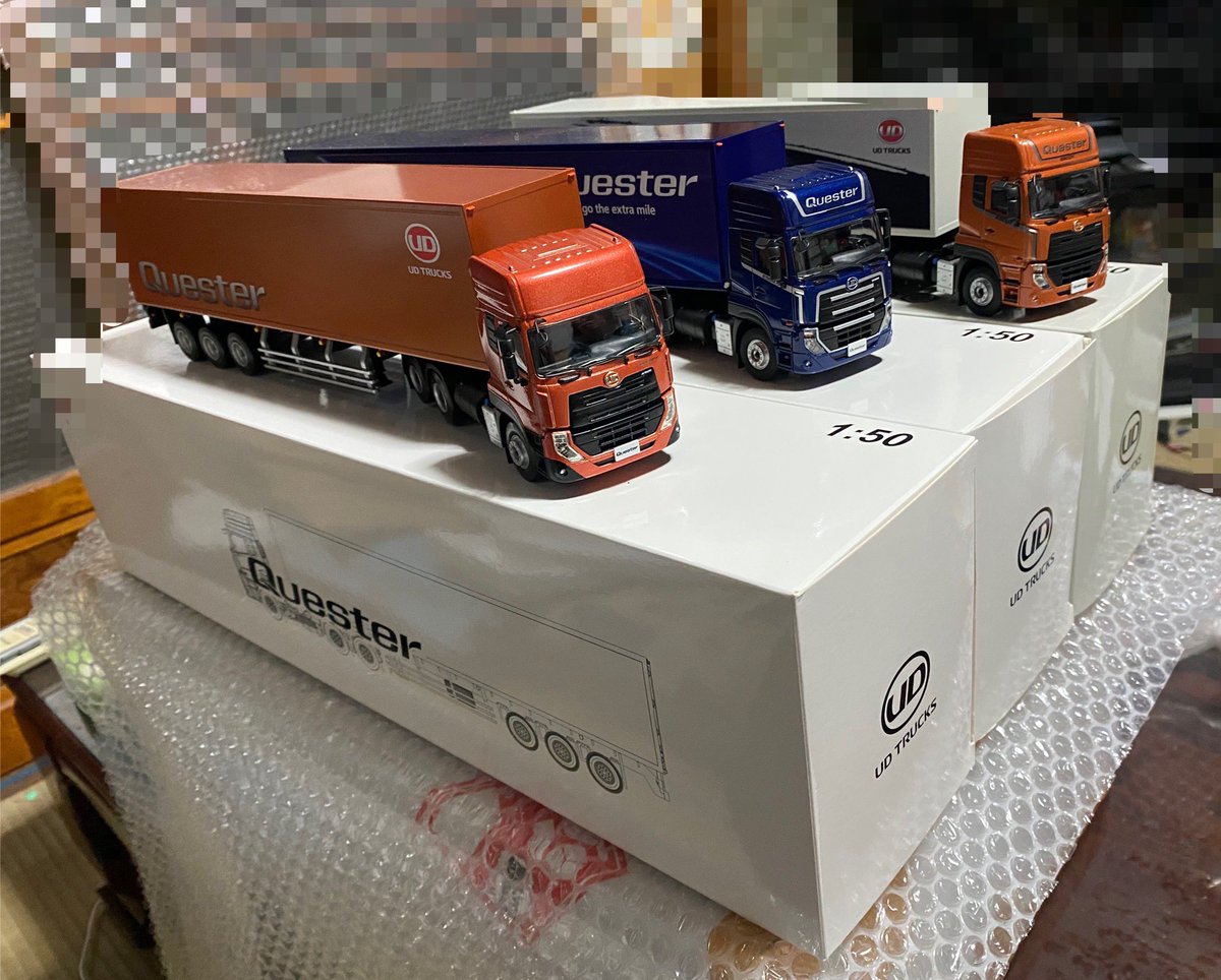 何かでっかい箱が届いた📦 『UDトラックス90周年プレゼント