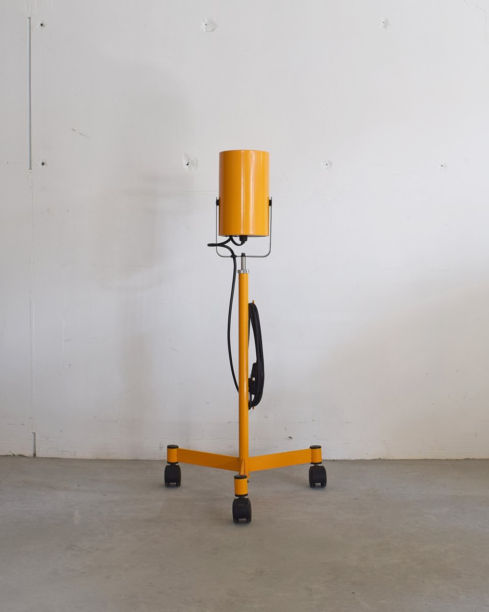 スウェーデンInnovator社製、キャスター付きのアイアン製フロア