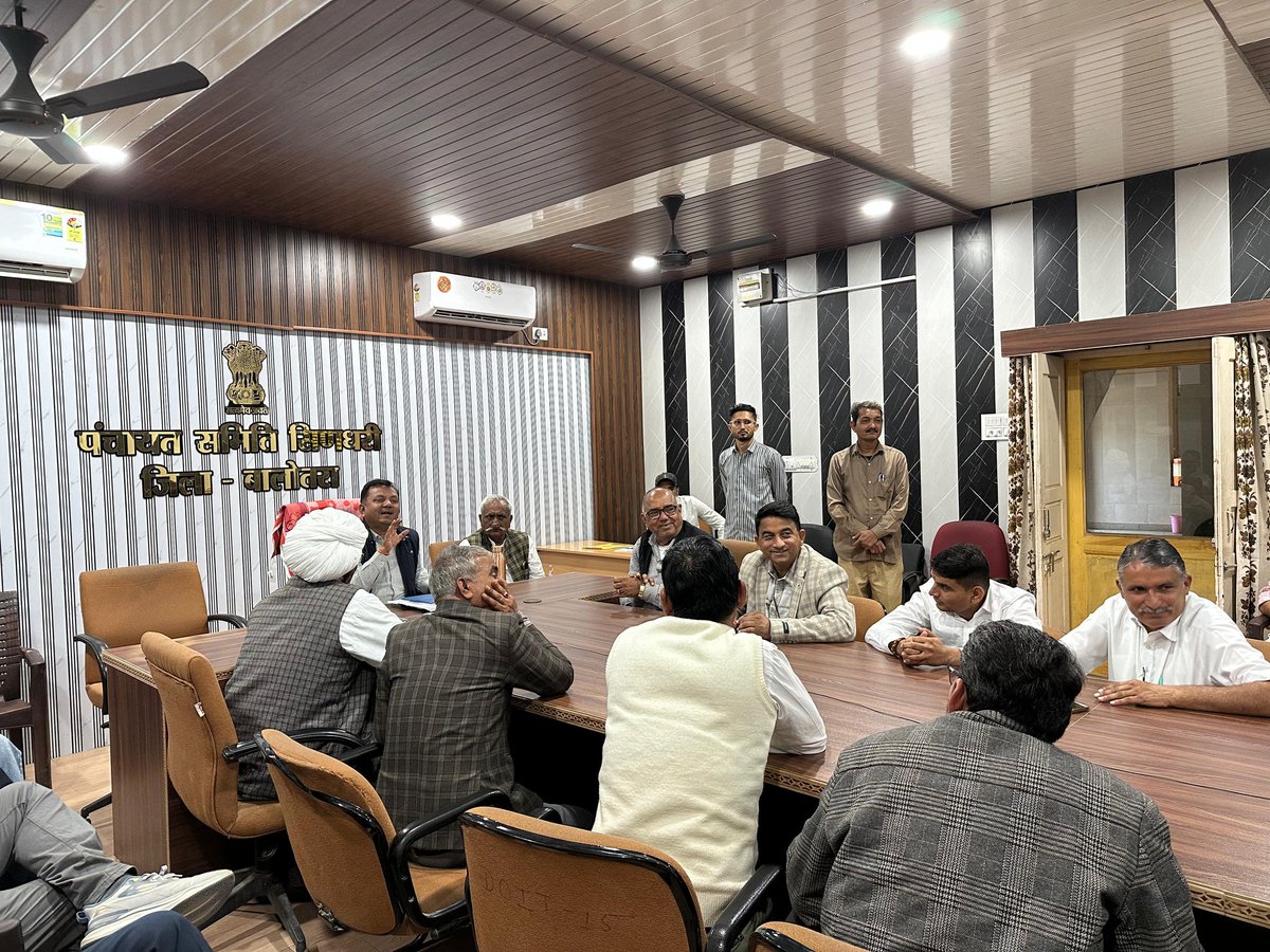 आज सिवाना विधानसभा क्षेत्र के पंचायत समिति  सिणधरी  उपखंड अधिकारी श्रीमान सर्वेश्वर निंबार्क जी के समक्ष एक सभा में शामिल हुआ और आने वाले पंचायती राज चुनाव को देखते हुए मीटिंग में शामिल होकर सभी बातों पर उपखंड अधिकारी के  समक्ष बात रखी sir को पूरा समझा 
<a href="/RLPINDIAorg/">Rashtriya Loktantrik Party</a>