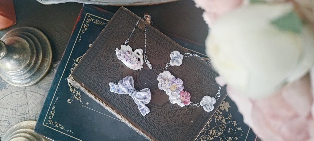 ヴァイオレット×パープル

夢見心地な紫色のアイテムたち
落ち着いたクラシカルなアイテムです
#ロマアラ