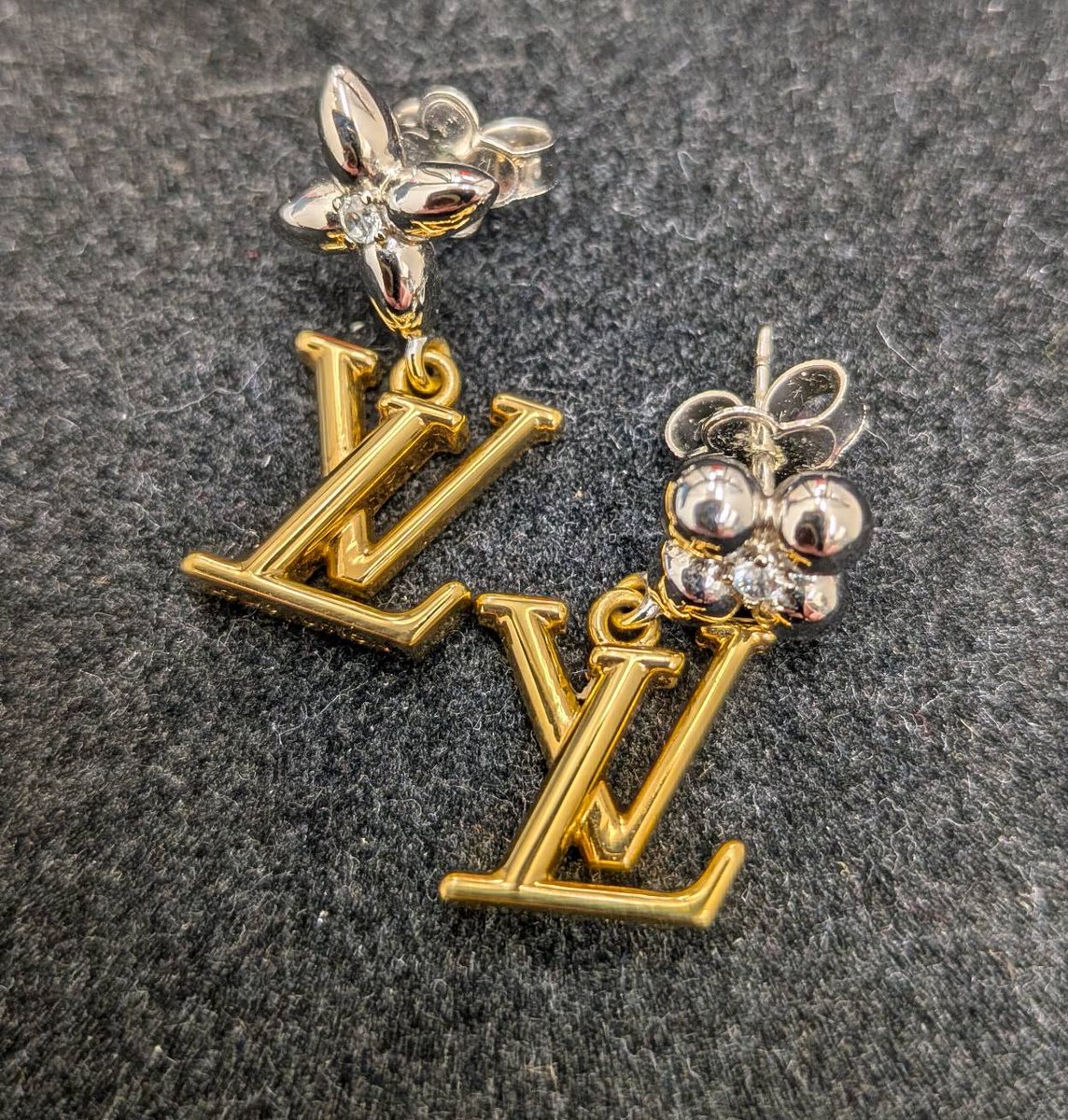 ルイヴィトン M01287 アイコニックフラワーピアス お買取いたしました