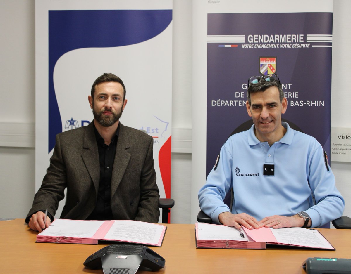 Gendarmerie_067's tweet image. #Partenariat| ✍️ La #gendarmerie et le Service Pénitentiaire d’Insertion et de Probation (#SPIP) du #BasRhin ont signé un protocole visant à renforcer la protection des agents pénitentiaires et la coordination opérationnelle entre 2 institutions engagées au service de la justice.