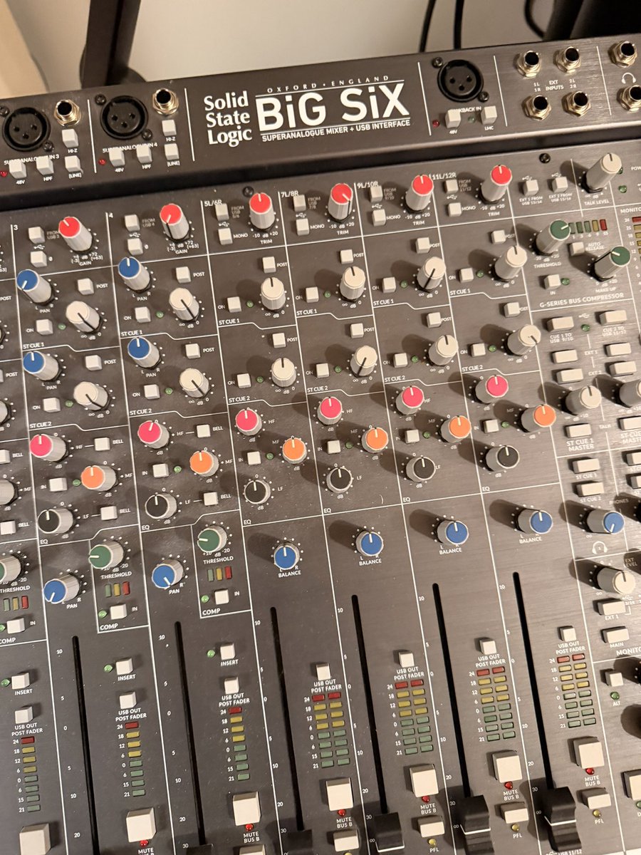 私の生命線。この機材を体験したあとは、これ以外は無理ってくらい。 SSL Big Six
