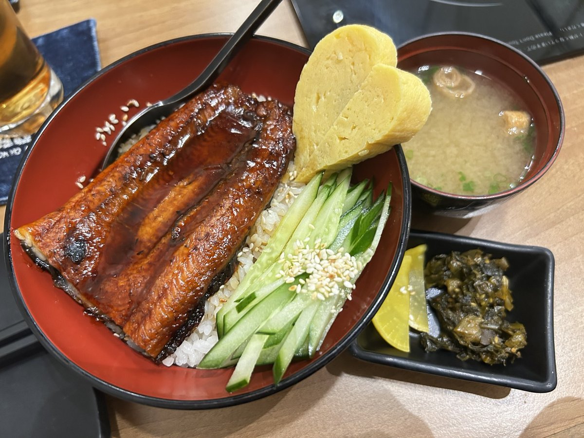 rinlinrinlin0's tweet photo. gfooditual

Hot unagi rice with a warm bowl of soup… one dish that instantly turns an ordinary day into something special 🤍 

@ritualfnd https://t.co/bGlqRW7sAq